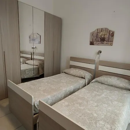 Casa Rinuccia بيت للعطل
