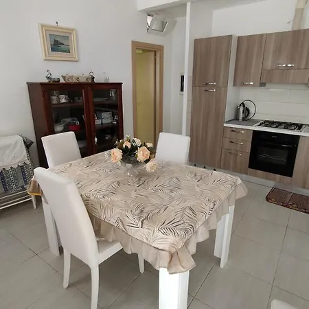 Casa Rinuccia بيت للعطل كازاميتْشيولا تيرمي