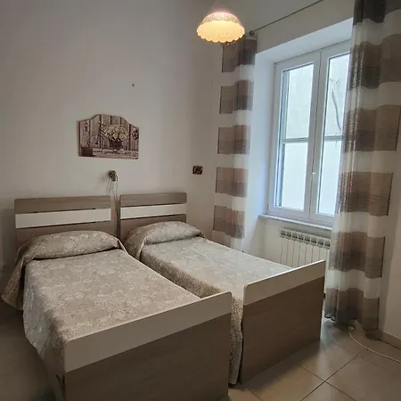 Casa Rinuccia بيت للعطل