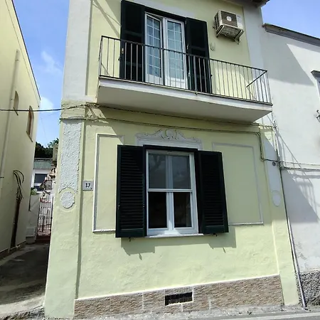 Casa Rinuccia بيت للعطل كازاميتْشيولا تيرمي