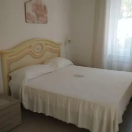 Casa Rinuccia بيت للعطل